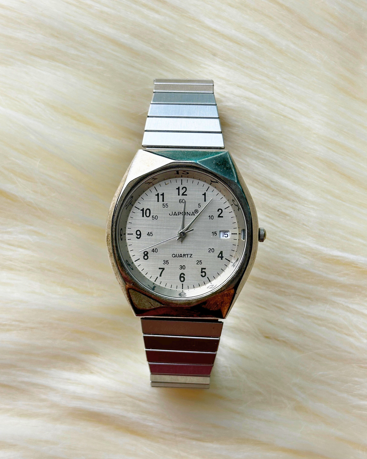 Vintage Japona® Men’s Silver-Tone Quartz Watch – White Dial with Date Window