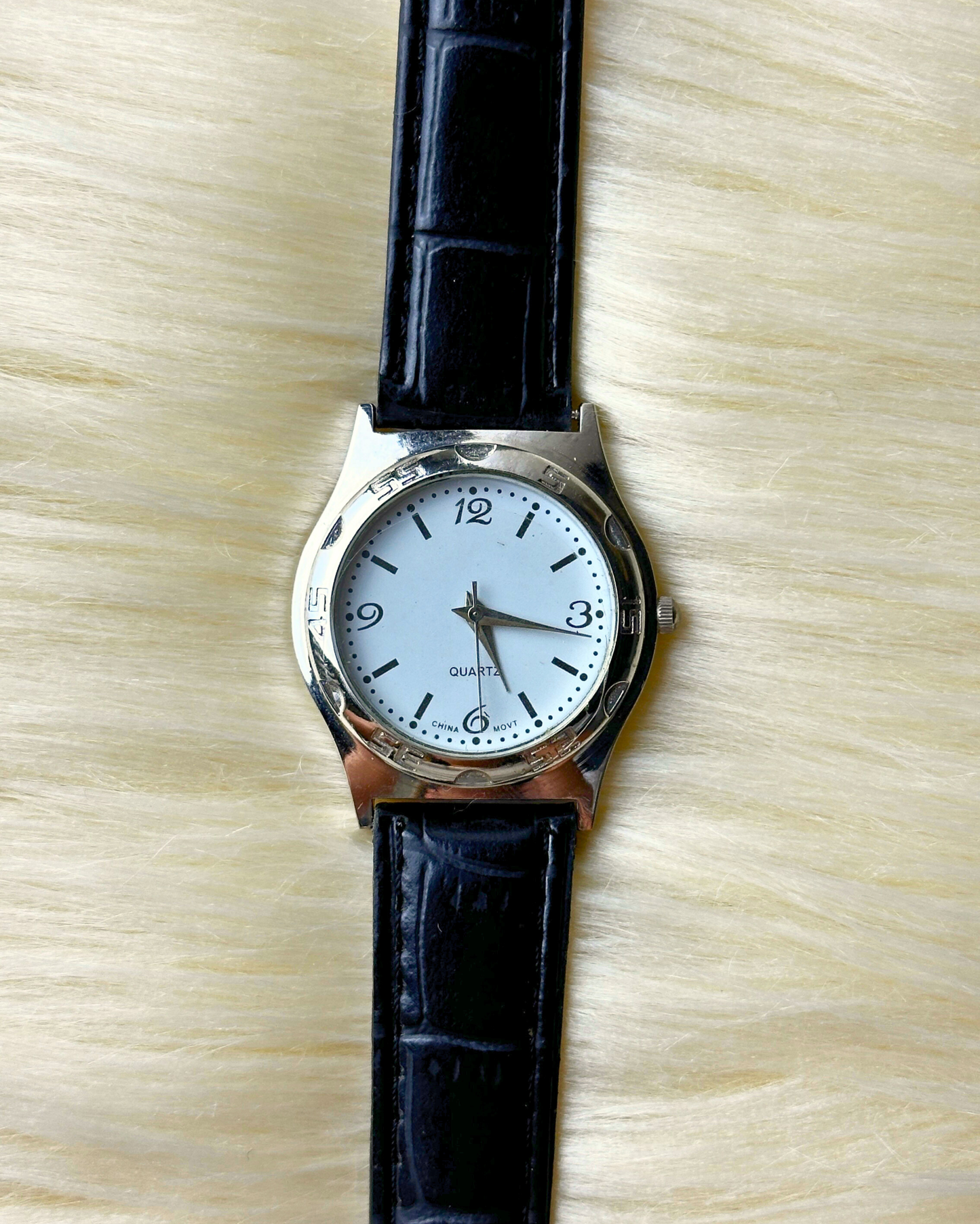 Vintage Ladies’ Silver-Tone Quartz Watch – White Dial