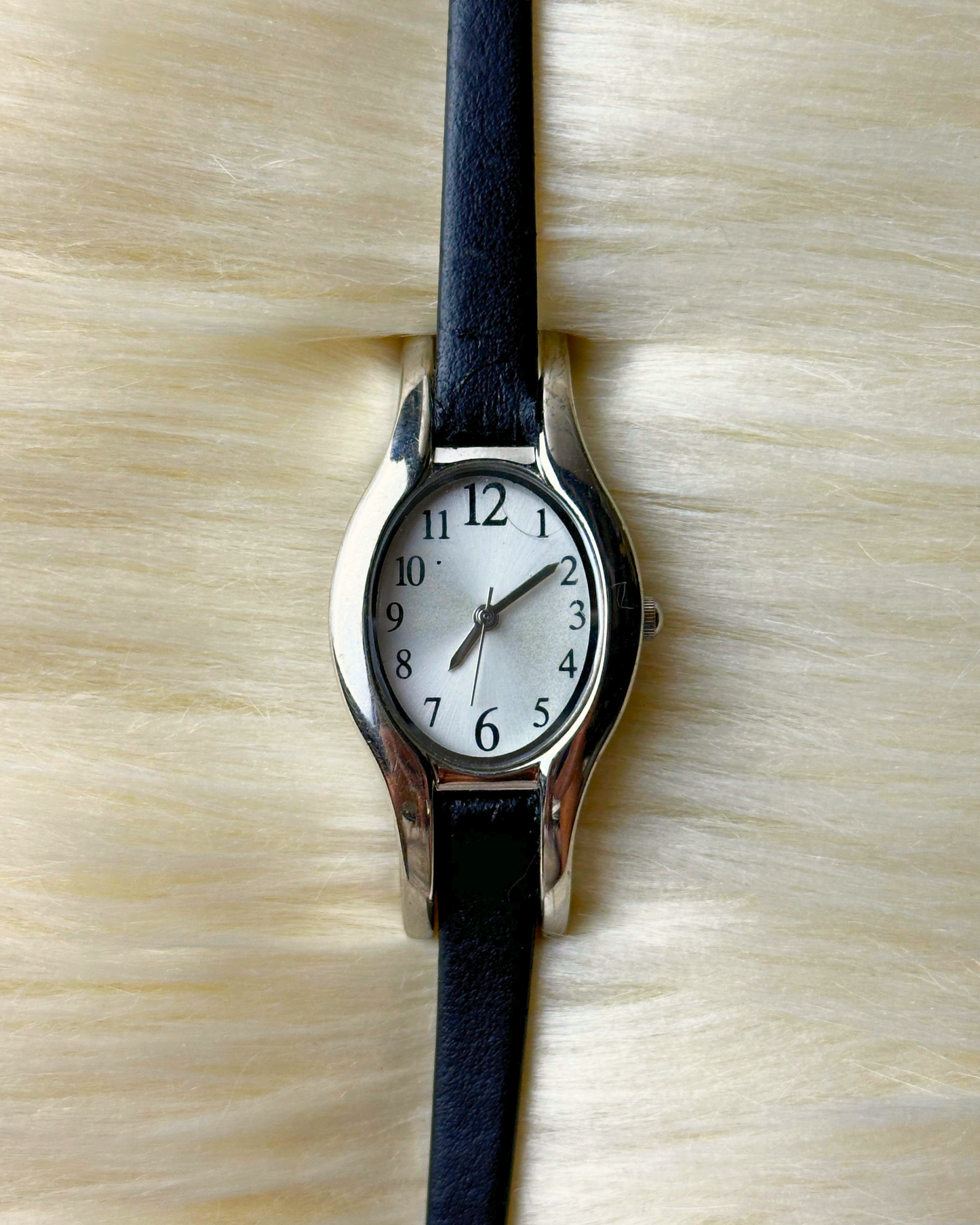 Vintage Ladies’ Silver-Tone Curved Case Quartz Watch – White Dial