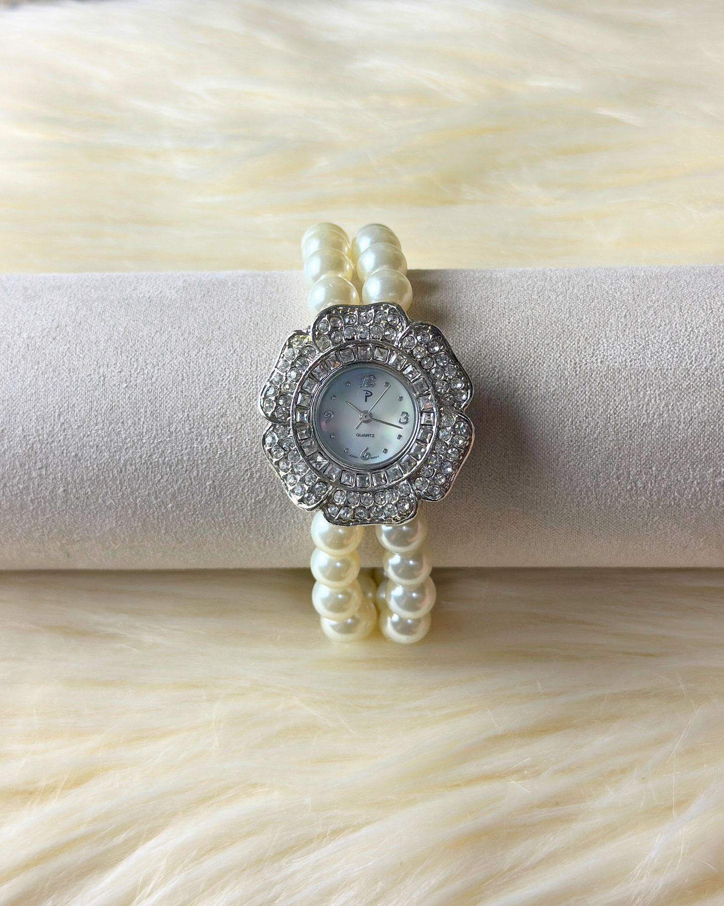 Vintage Ladies’ Silver-Tone Crystal Flower Quartz Watch – Pearl Bead Bracelet