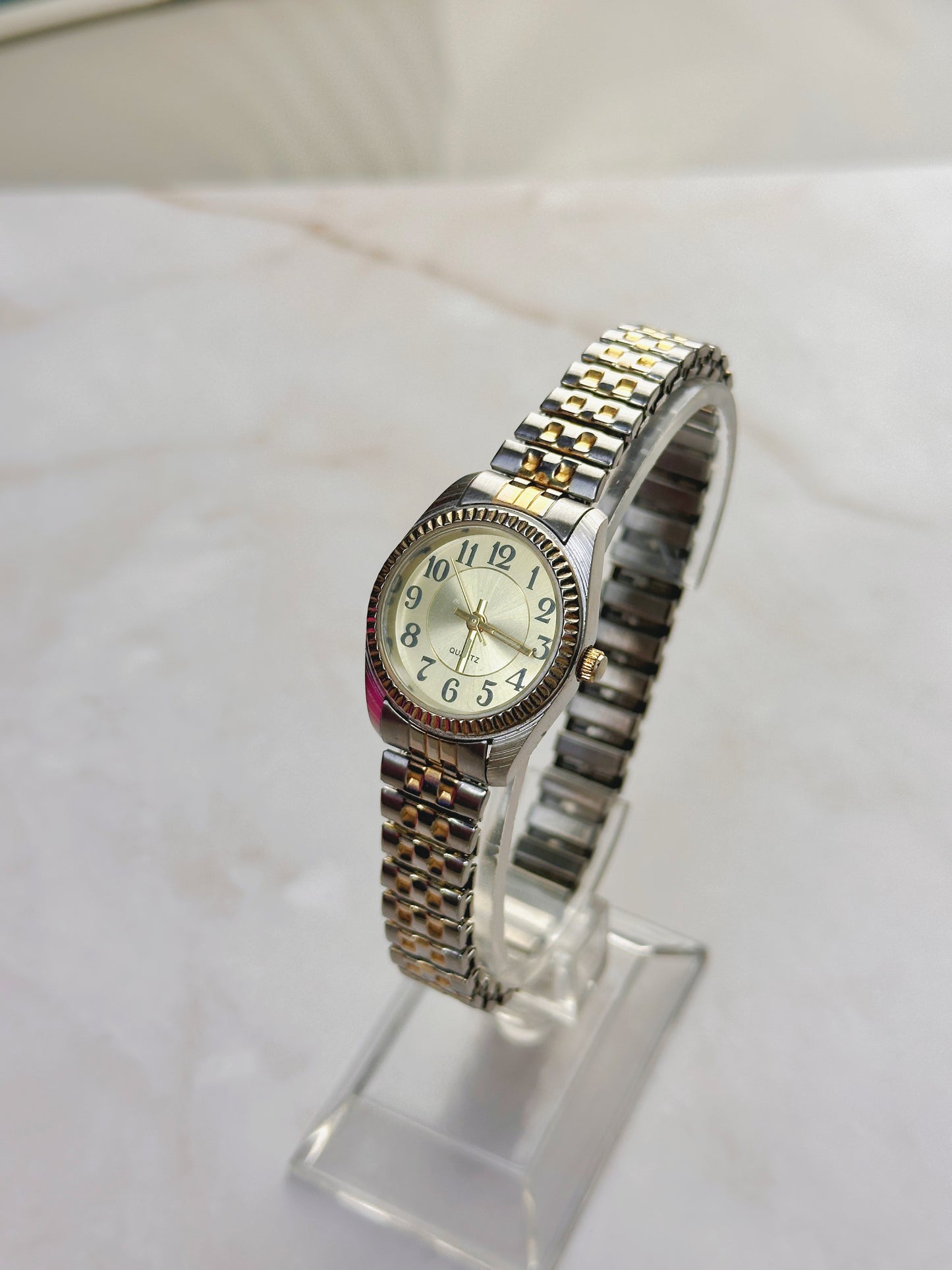 Vintage Two-Tone Women’s Quartz Watch – Fluted Bezel – Gold Dial – Stretch Bracelet