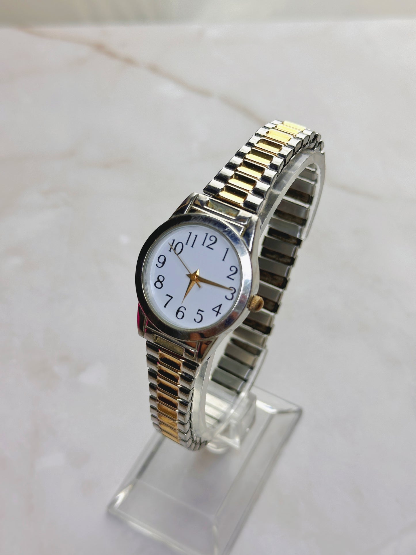 Vintage Two-Tone Women’s Quartz Watch – White Dial – Gold & Silver Bracelet – Classic Dress Style