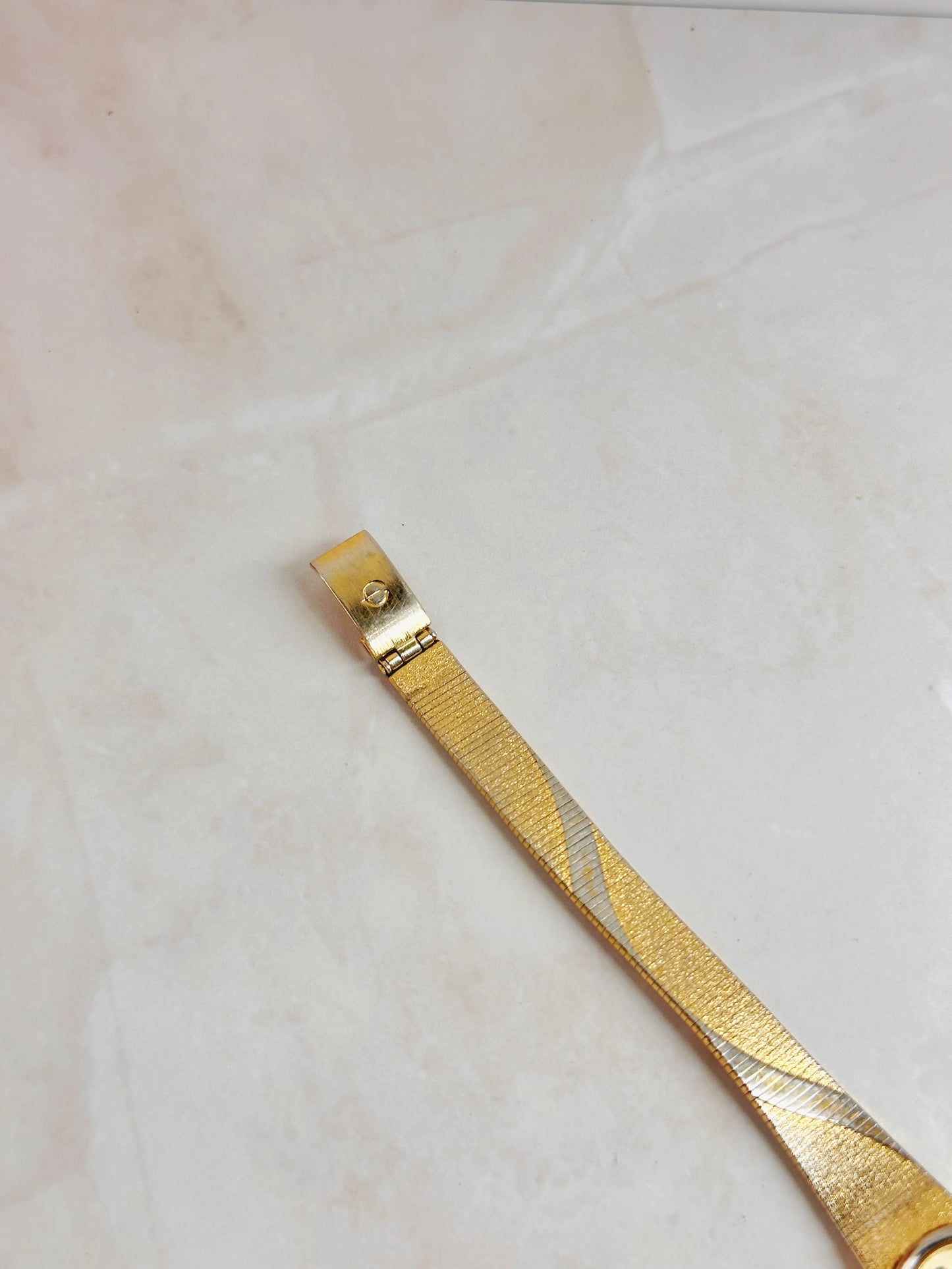Elgin Gold-Tone Ladies Watch – Oval Case – Champagne Dial – Quartz Classic