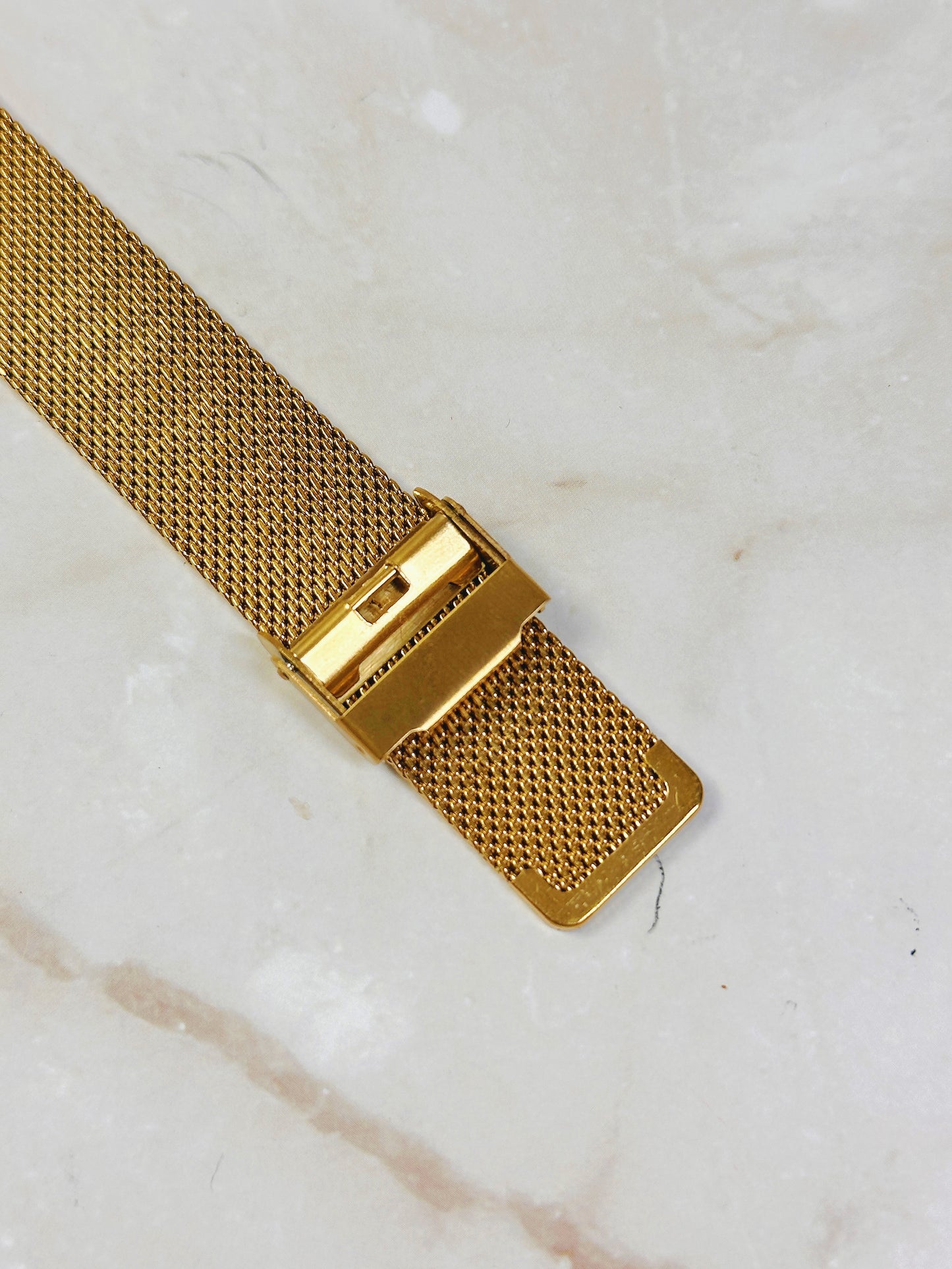 Seiko Quartz Gold-Tone Rectangular Watch – Textured Dial – Mesh Bracelet