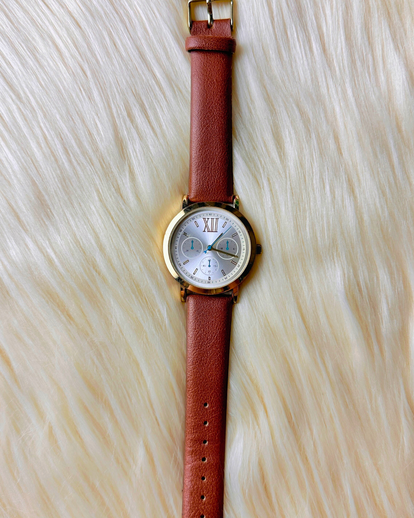 Vintage Quartz Chronograph-Style Watch – Silver Dial with Roman Numerals & Brown Leather Strap