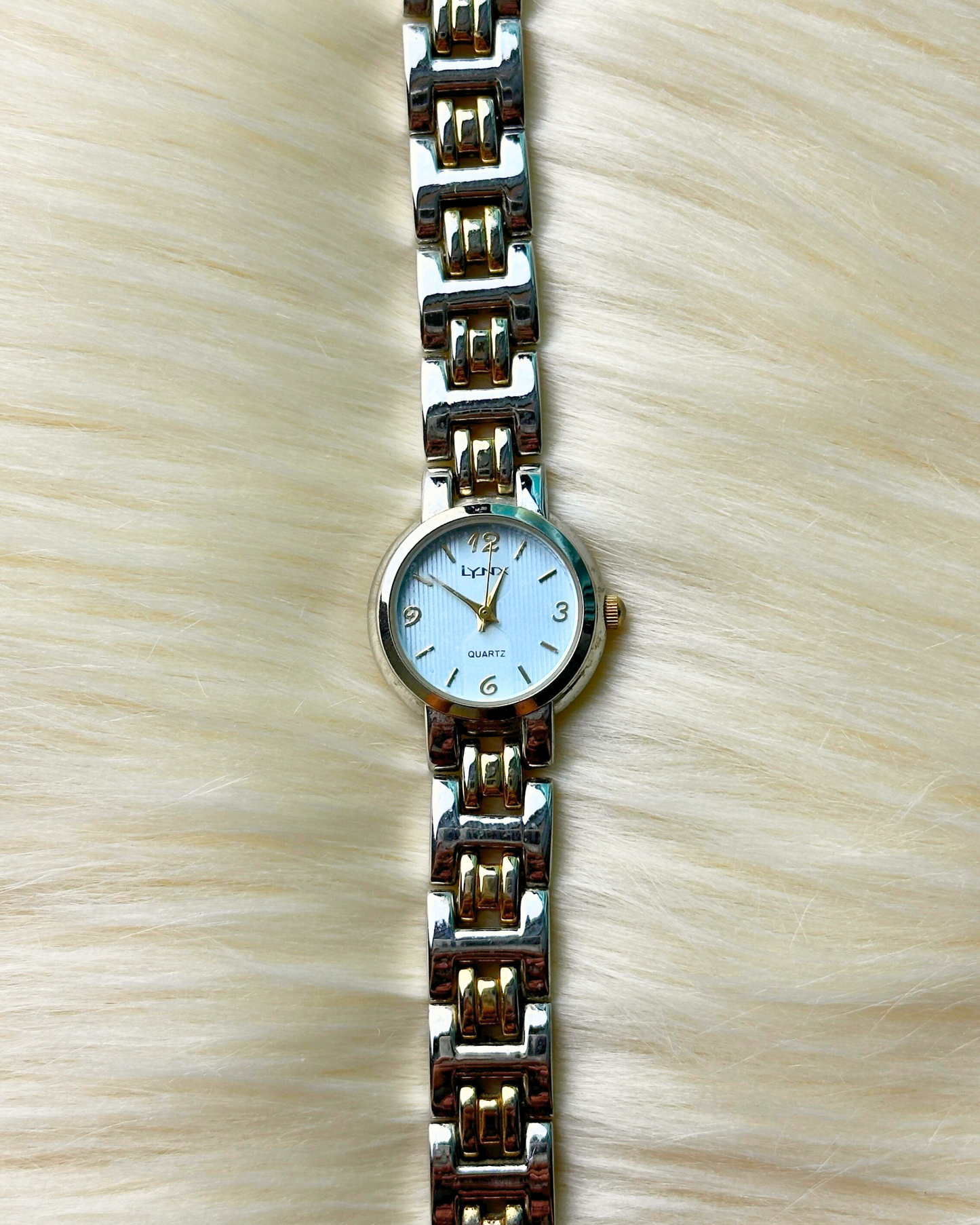 Vintage Lynx Ladies’ Two-Tone Stainless Steel Quartz Watch – Textured Silver Dial