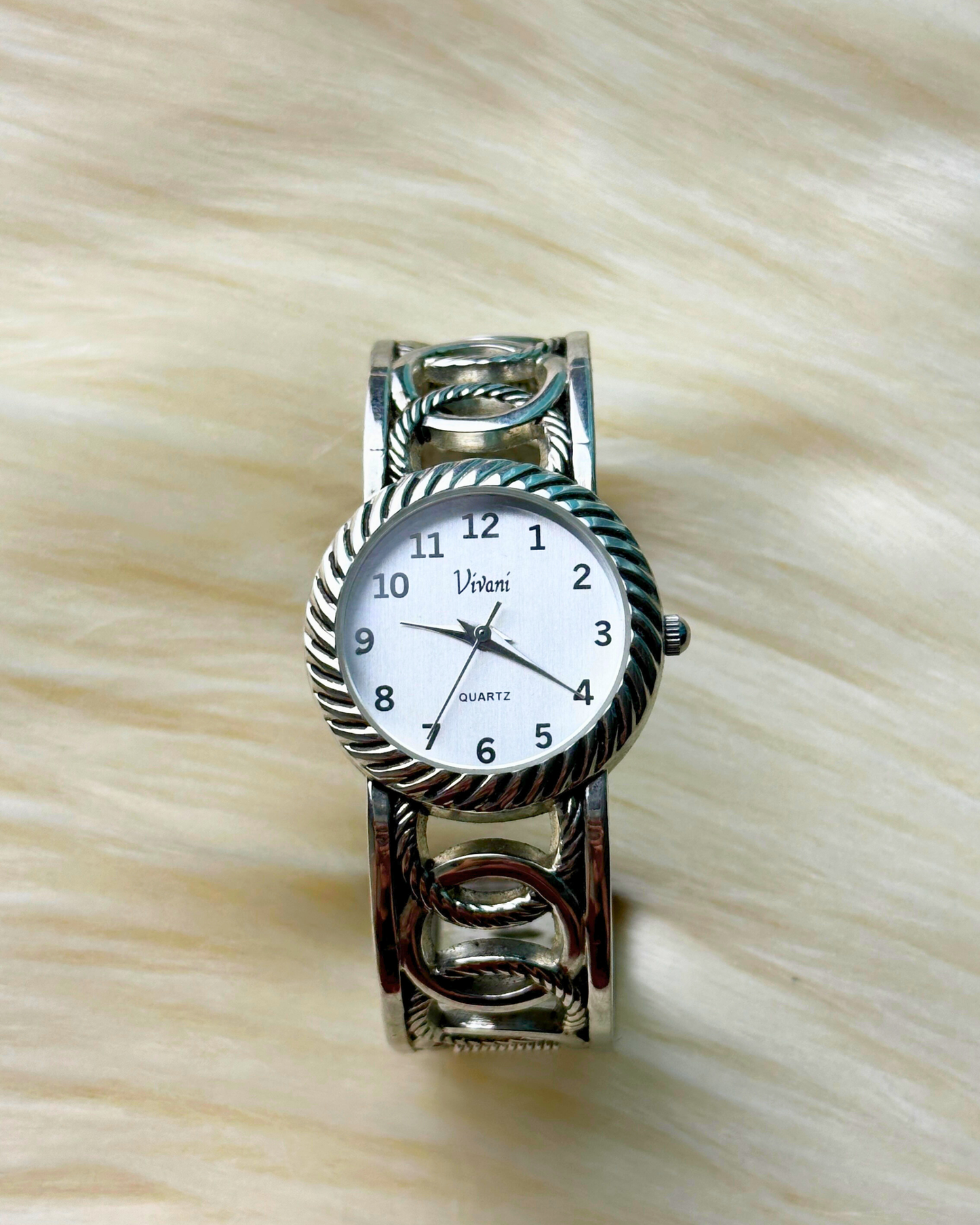 Vintage Vivani Ladies’ Silver-Tone Rope-Edge Bangle Quartz Watch – White Dial