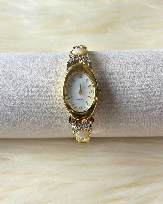 Vintage Ladies’ Gold-Tone Oval Quartz Watch – Mother-of-Pearl Accents