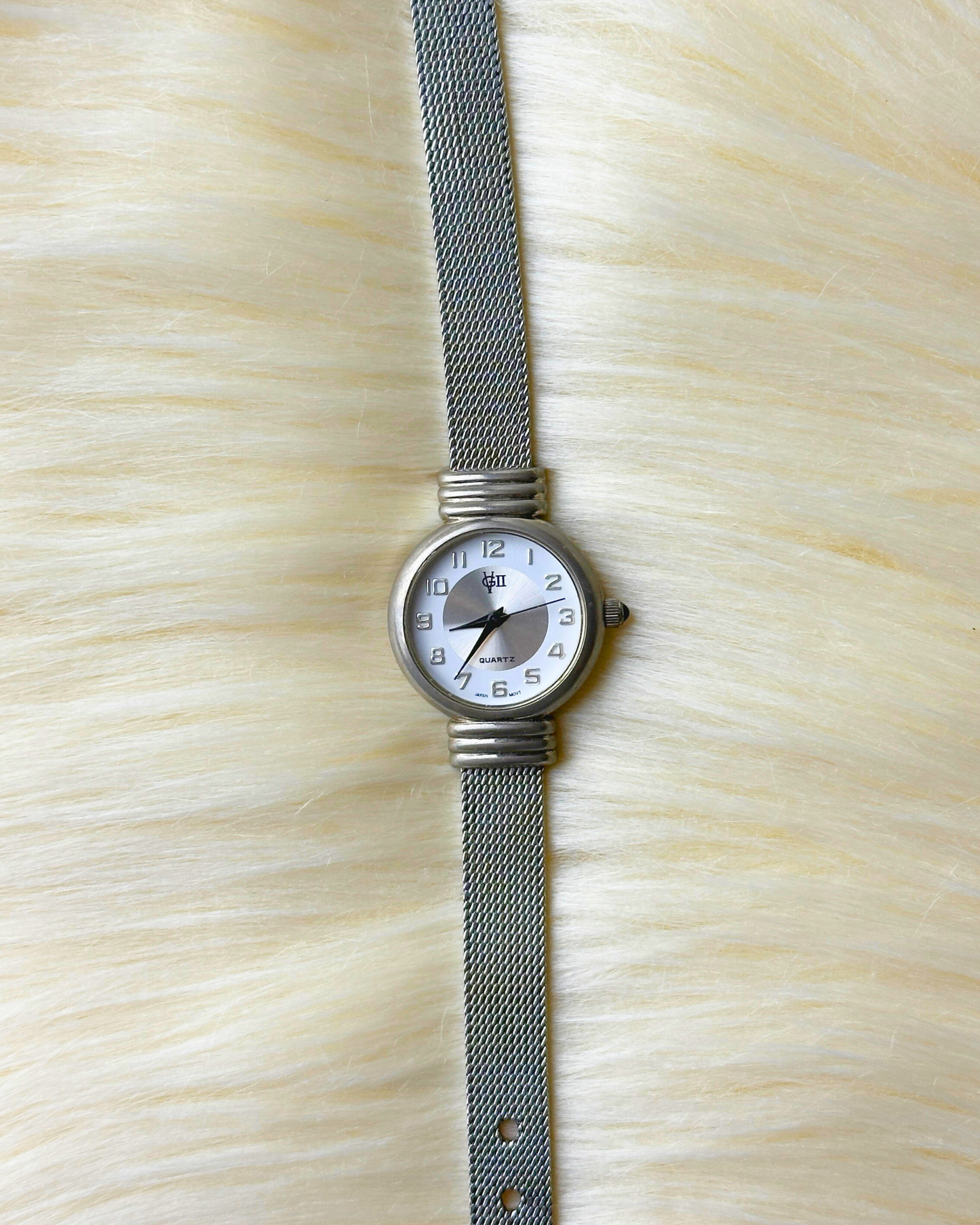 Vintage Silver Mesh Strap Ladies’ Quartz Watch – Silver Sunray Dial