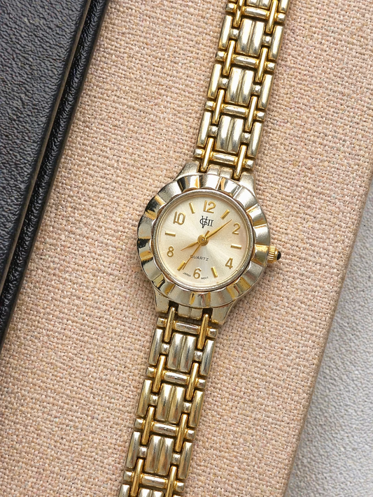 VG II Quartz Watch – Silver Sunburst Dial with Two-Tone Bracelet (Japan Movt, WR 30M)
