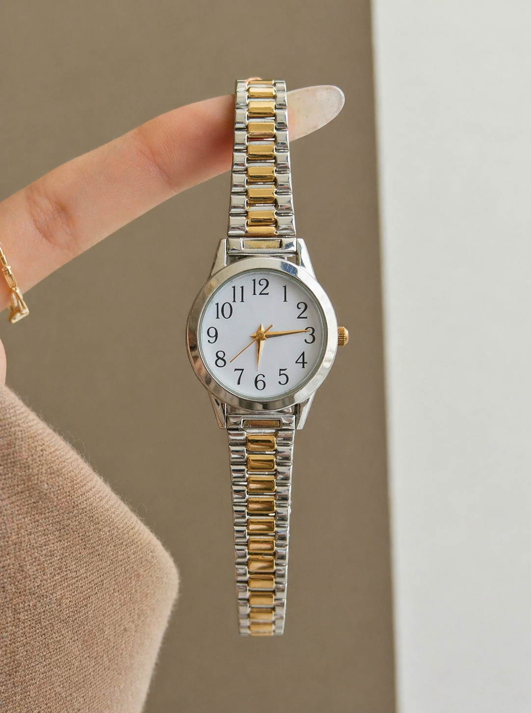 Vintage Two-Tone Women’s Quartz Watch – White Dial – Gold & Silver Bracelet – Classic Dress Style