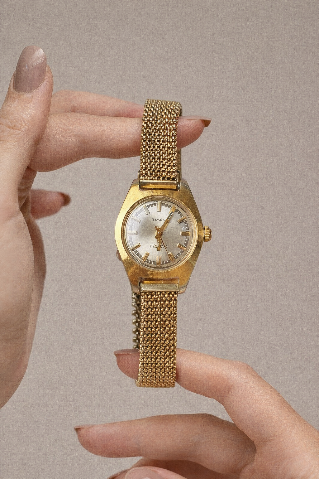 Vintage Timex Electric Women’s Watch – Gold Tone – Mesh Bracelet – Classic Retro