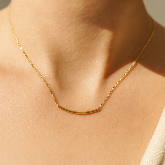 Solara Necklace – Curved Bar