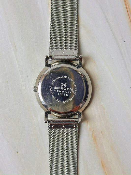Skagen Denmark Ladies Watch – Stainless Steel Mesh – Date Display – Minimalist Design