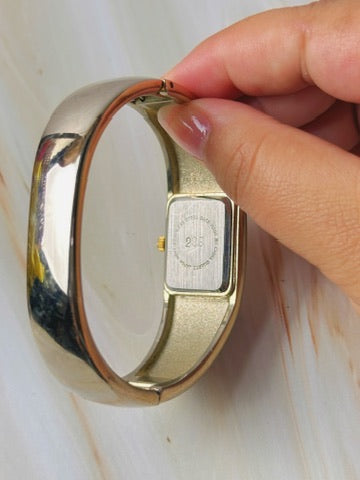 Hillard & Hanson Women’s Bangle Watch – Quartz – Gold Dial – Modern Silver Tone Design