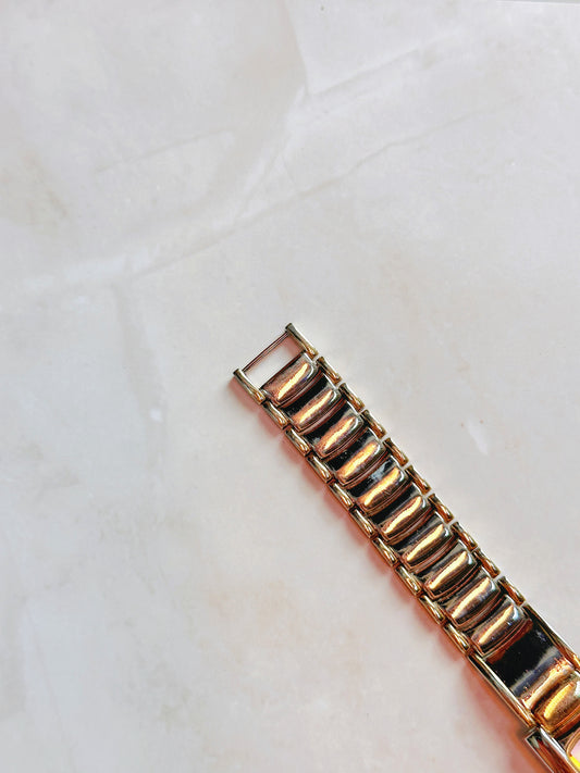 Gucci Quartz Watch – Pink Dial Two-Tone Bracelet (Water Resistant)