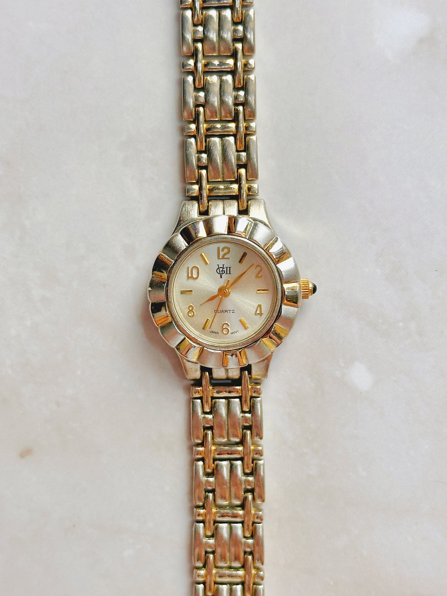 VG II Quartz Watch – Silver Sunburst Dial with Two-Tone Bracelet (Japan Movt, WR 30M)