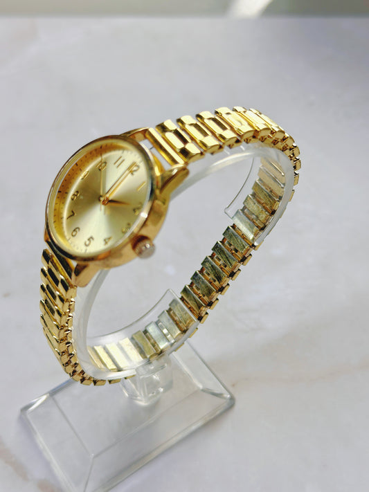 Classic Quartz Watch – Gold Sunburst Dial with Gold-Tone Bracelet (WR 30M)