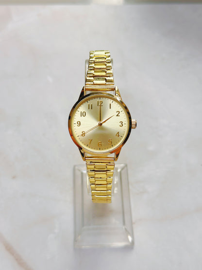 Classic Quartz Watch – Gold Sunburst Dial with Gold-Tone Bracelet (WR 30M)