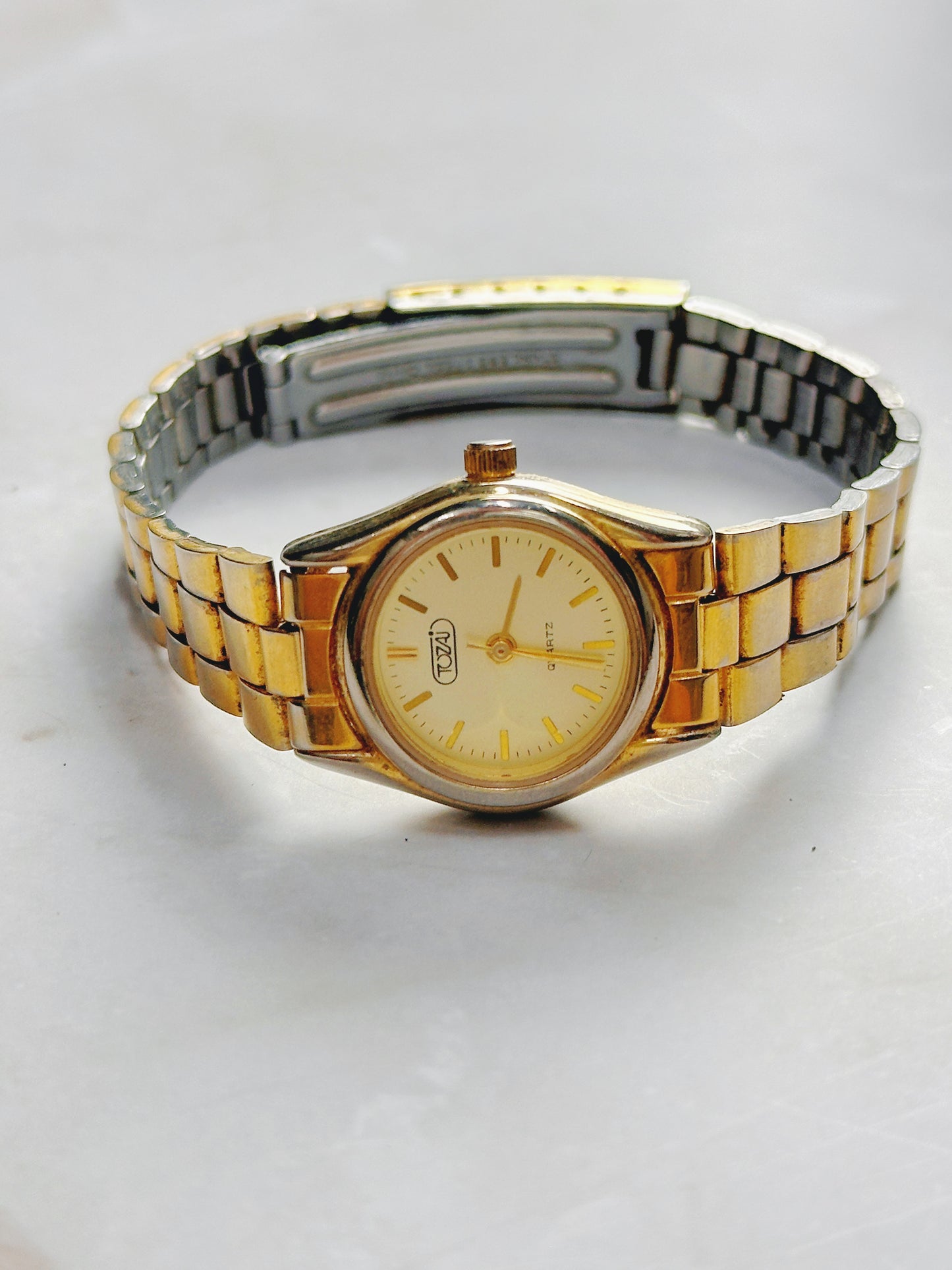 Toszi Quartz Watch – Gold Dial with Gold-Tone Bracelet (WR 30M)