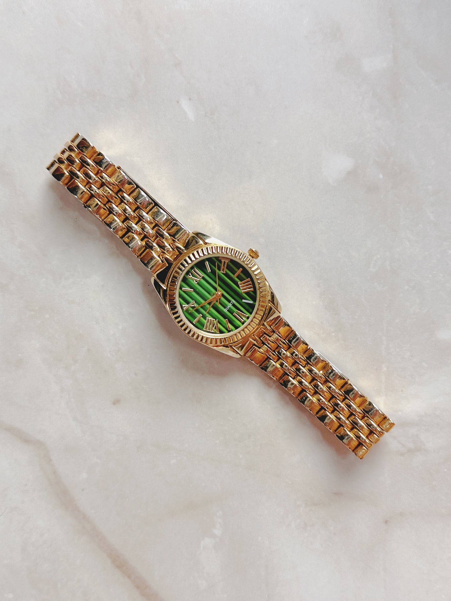 Quartz Fashion Watch – Green Striped Dial with Gold-Tone Bracelet (WR 30M)