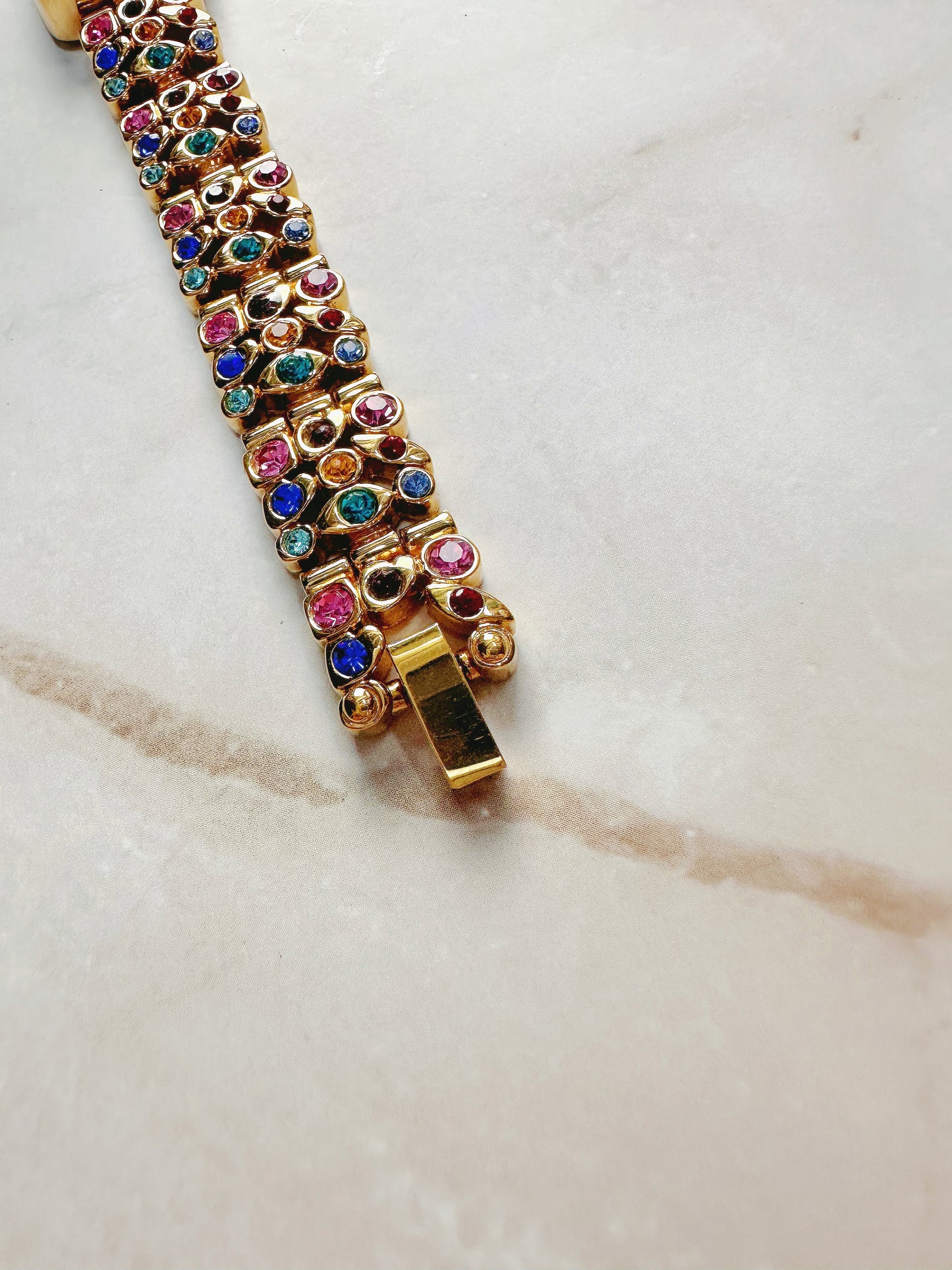 Suzanne Somers Quartz Watch – Gold Dial with Pink Crystal Bezel & Multicolor Gem Bracelet (WR 30M)