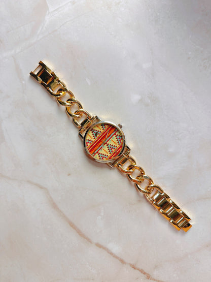 Tribal Pattern Quartz Watch – Multicolor Dial with Gold-Tone Chain Bracelet (WR 30M)