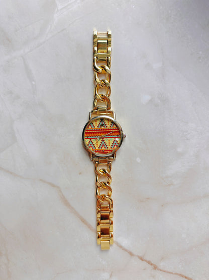 Tribal Pattern Quartz Watch – Multicolor Dial with Gold-Tone Chain Bracelet (WR 30M)