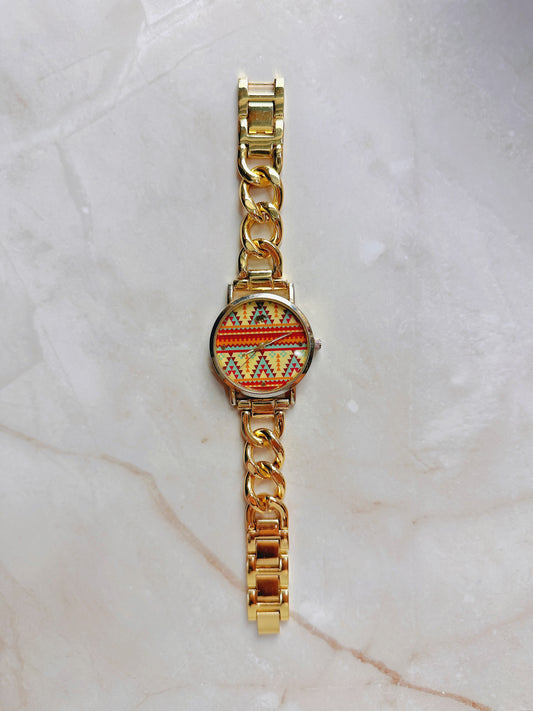 Tribal Pattern Quartz Watch – Multicolor Dial with Gold-Tone Chain Bracelet (WR 30M)