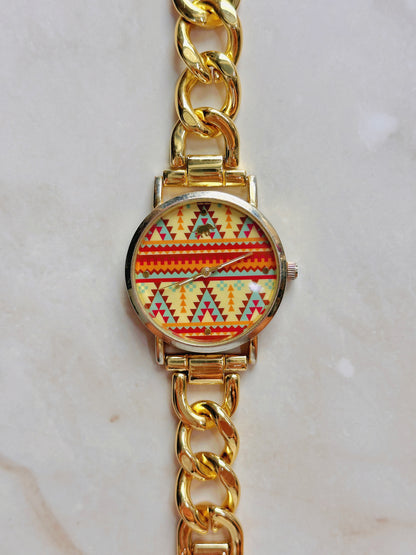 Tribal Pattern Quartz Watch – Multicolor Dial with Gold-Tone Chain Bracelet (WR 30M)