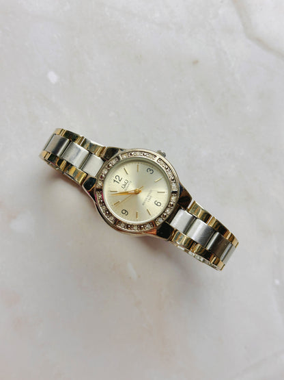 Q&Q Quartz Watch – Two-Tone Bracelet with Crystal Bezel (Water Resist 5 BAR)