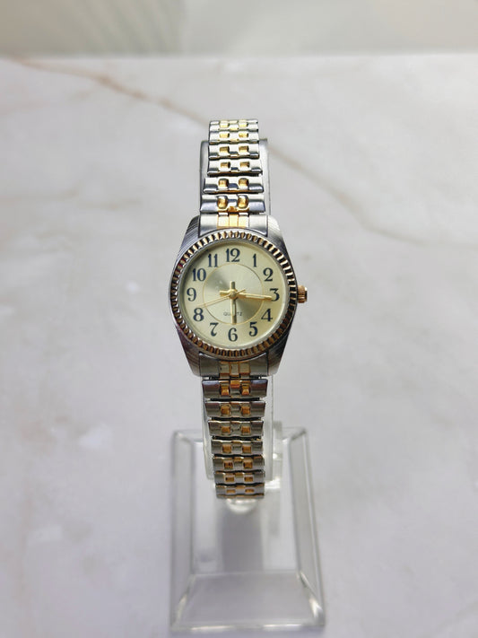 Vintage Two-Tone Women’s Quartz Watch – Fluted Bezel – Gold Dial – Stretch Bracelet