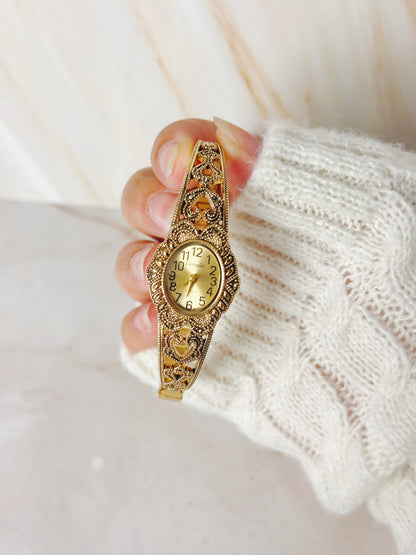 Versales Women’s Gold-Tone Filigree Bracelet Watch – Quartz – Vintage Ornate Heart Design