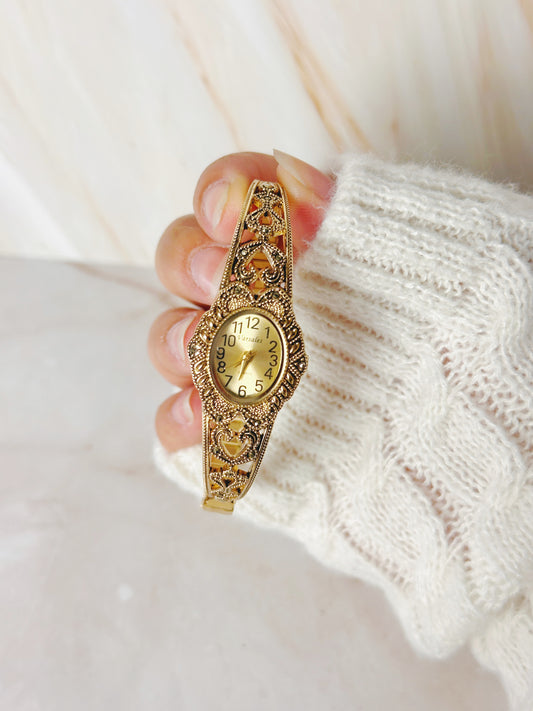 Versales Women’s Gold-Tone Filigree Bracelet Watch – Quartz – Vintage Ornate Heart Design