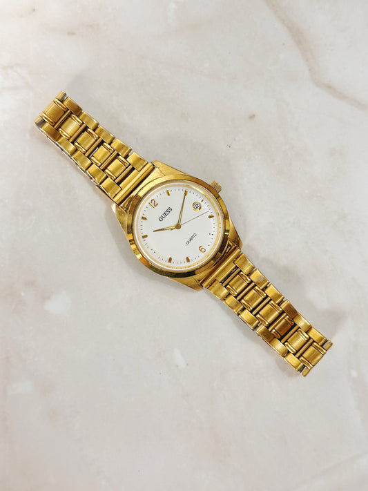 Guess Gold-Tone Quartz Watch – Date Display – Classic Minimalist Style