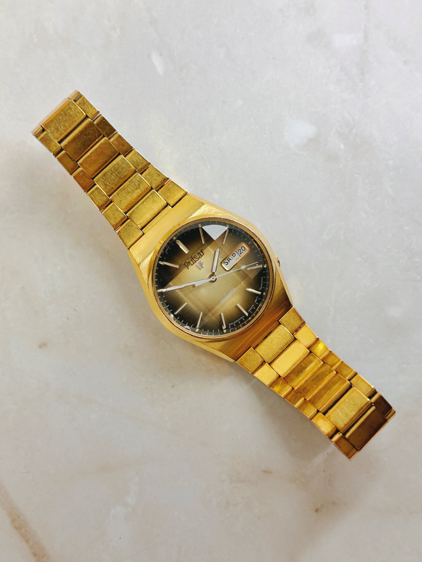 Pulsar Men’s Gold-Tone Day-Date Watch – Brown Sunburst Dial – Quartz – Vintage Classic