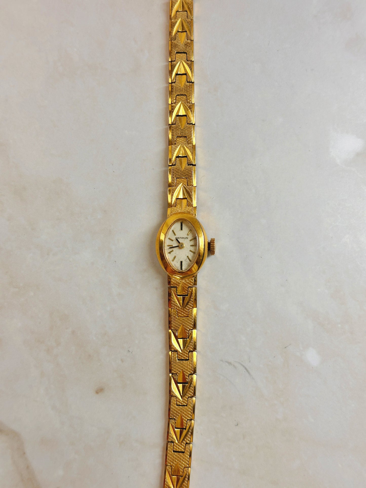 Benrus Gold-Tone Vintage Watch – Manual Wind – Oval Case – Textured Bracelet