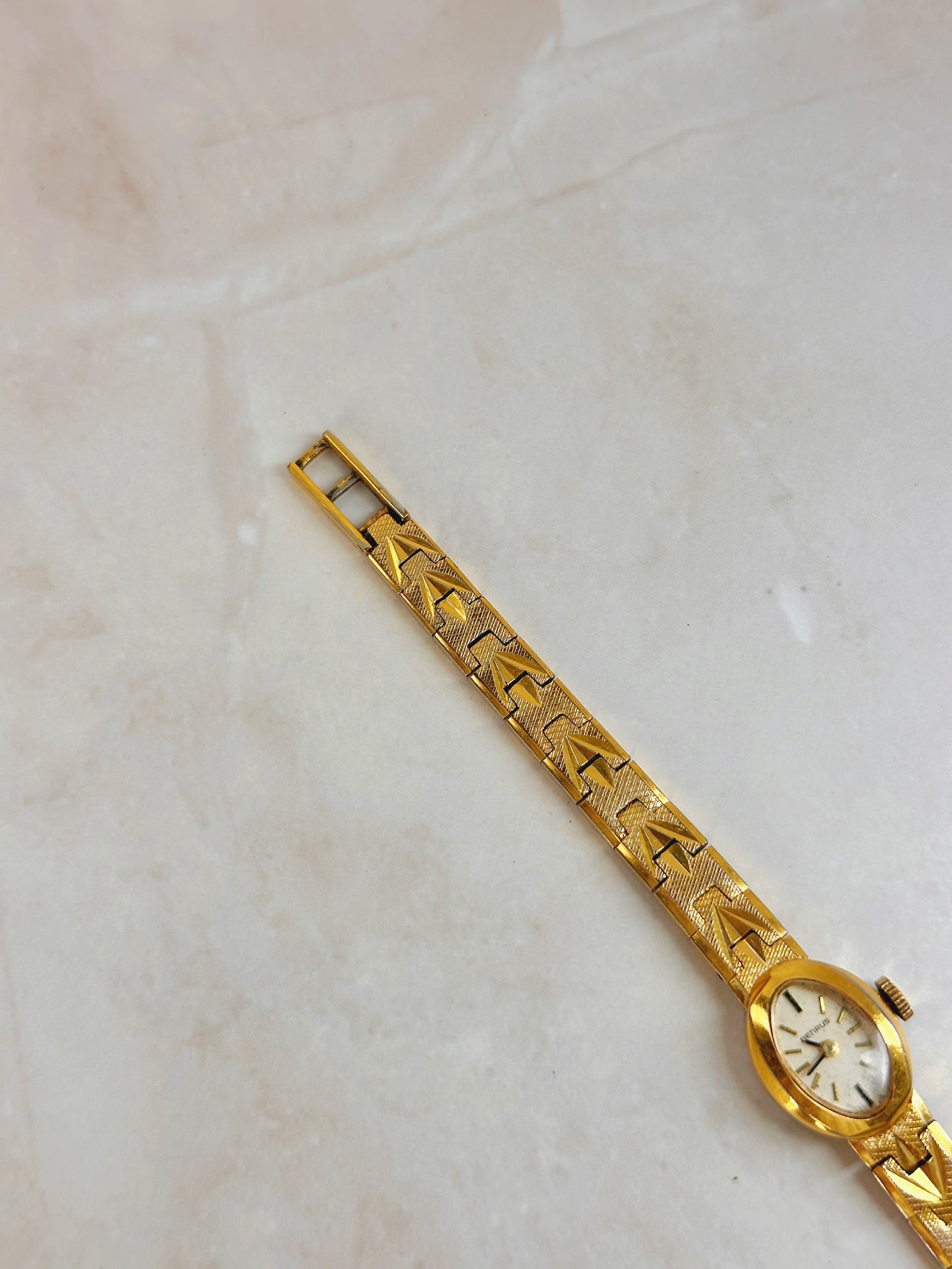 Benrus Gold-Tone Vintage Watch – Manual Wind – Oval Case – Textured Bracelet