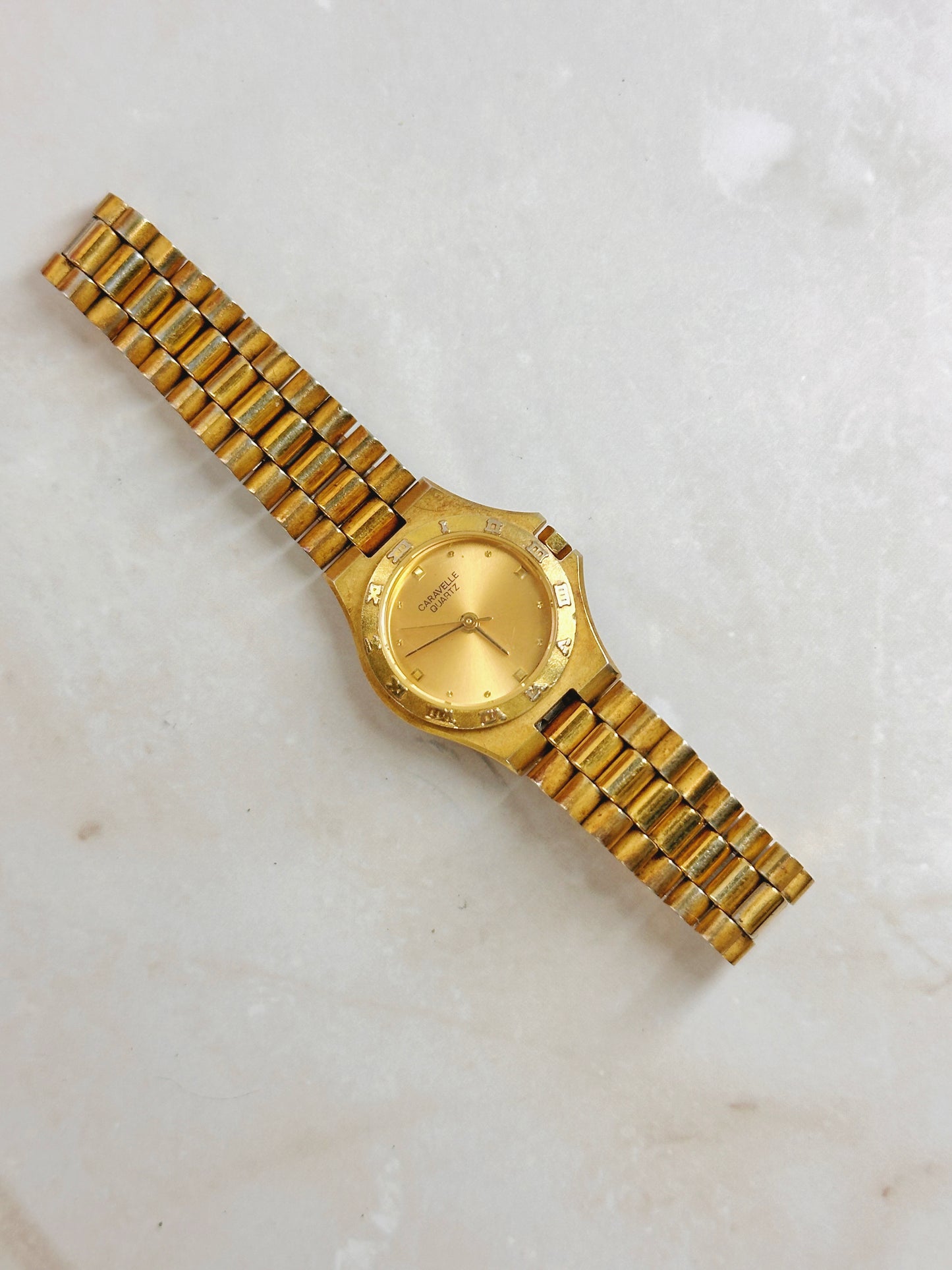 Caravelle Gold-Tone Vintage Watch – Champagne Dial – Quartz – Classic Bracelet