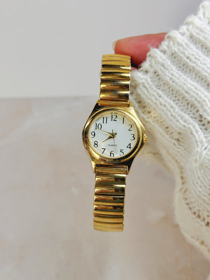 Gold-Tone Classic Dress Watch – White Dial – Quartz – Stretch Bracelet