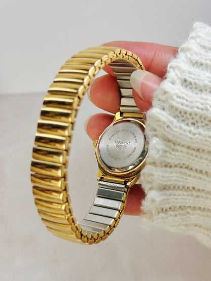 Gold-Tone Classic Dress Watch – White Dial – Quartz – Stretch Bracelet