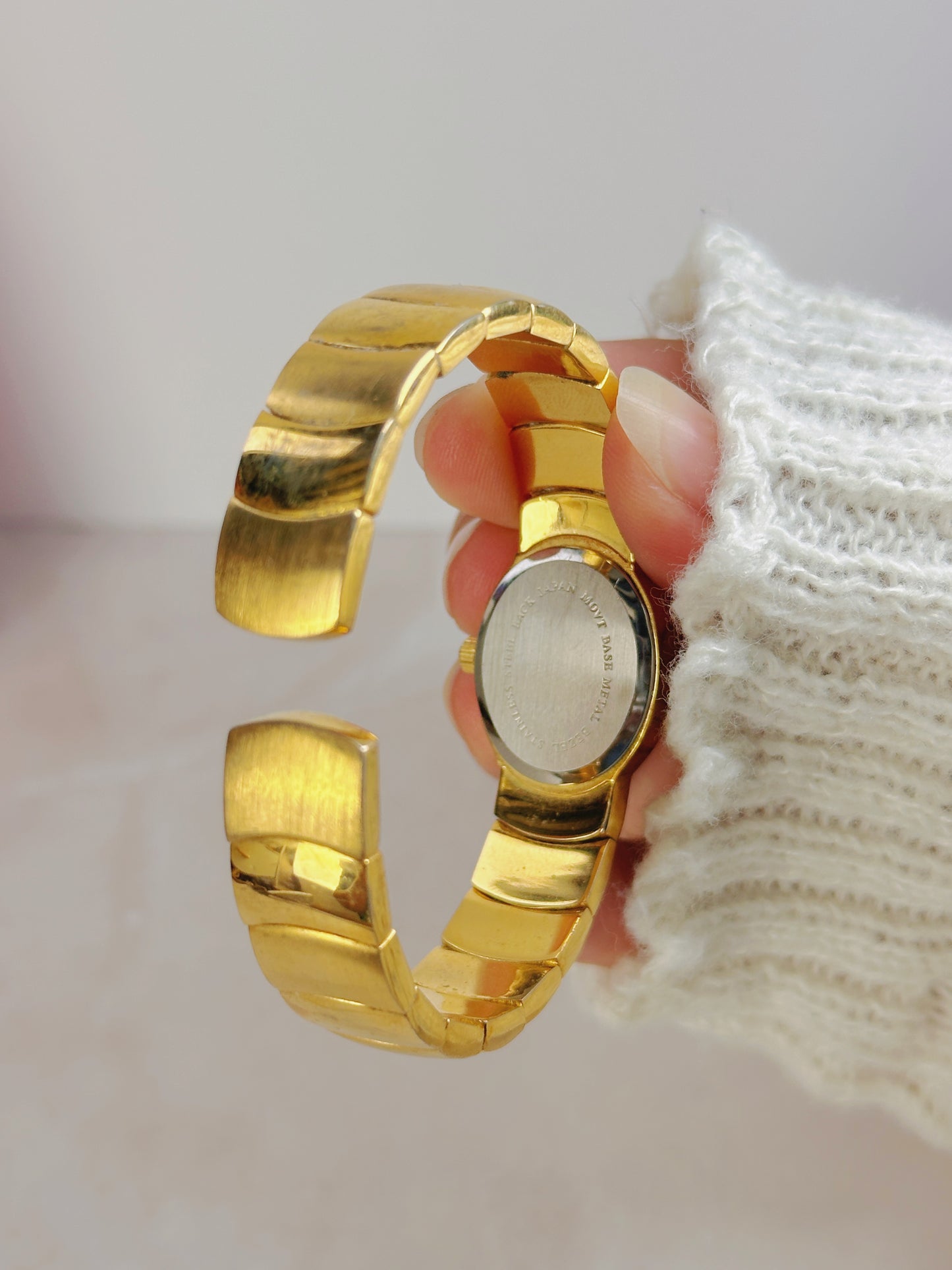 Persona Gold-Tone Ladies Watch – Oval Case – Quartz – Elegant Classic