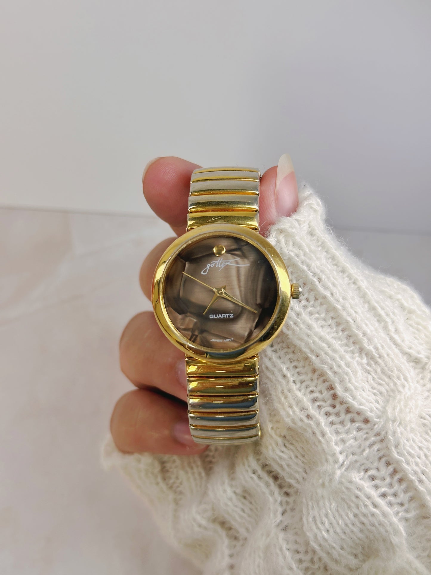 Gottex Round Gold-Tone Watch – Brown Sunburst Dial – Stretch Bracelet – Petite Vintage Style