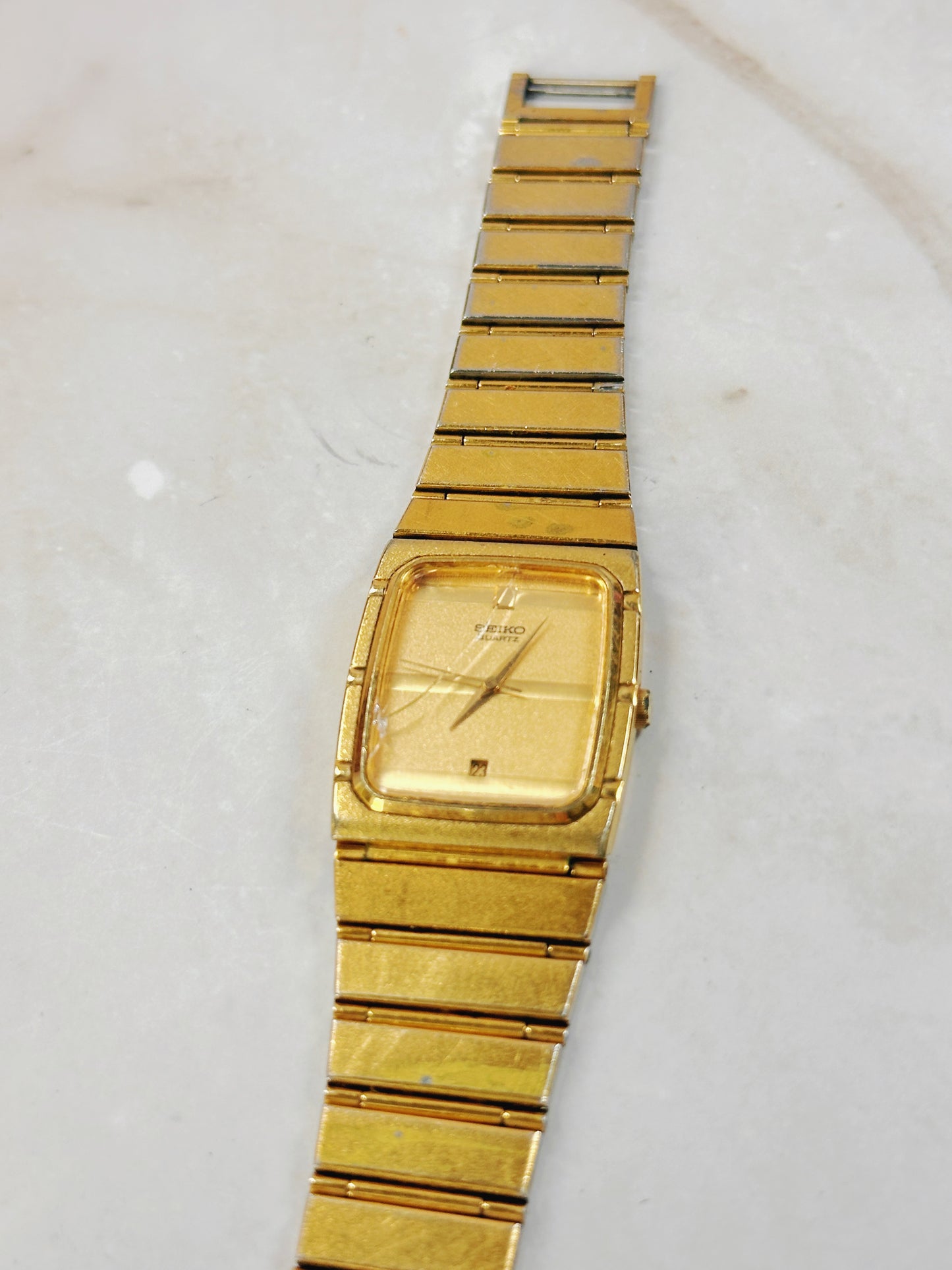 Seiko Quartz Gold-Tone Square Ladies Watch – Slim Vintage Style
