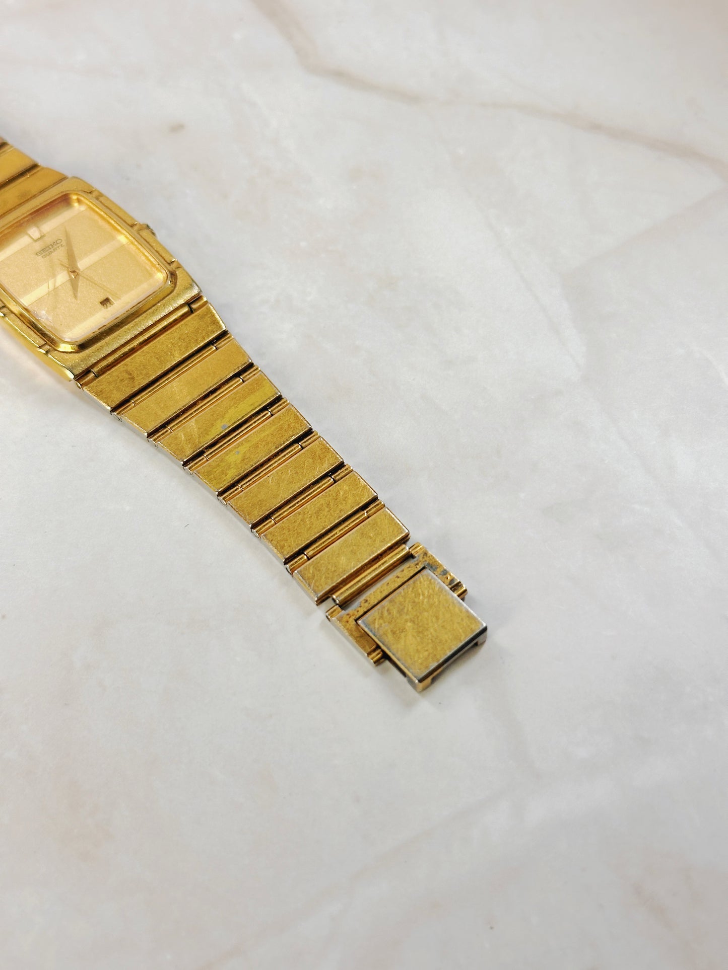 Seiko Quartz Gold-Tone Square Ladies Watch – Slim Vintage Style