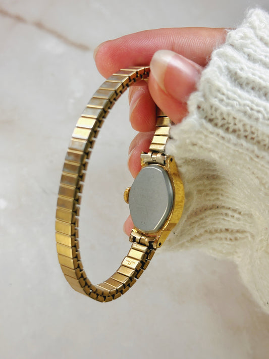 Timex Vintage Ladies Watch – Manual Wind – Gold-Tone Bracelet