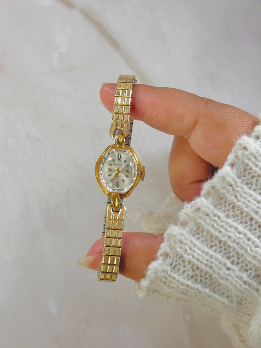 Westclox Vintage Ladies Watch – Manual Wind – Gold-Tone Bracelet