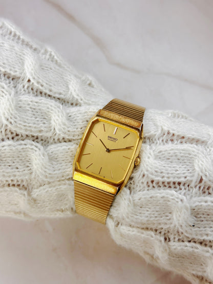 Seiko Quartz Gold-Tone Vintage Watch – Textured Bracelet – Classic Minimalist Style