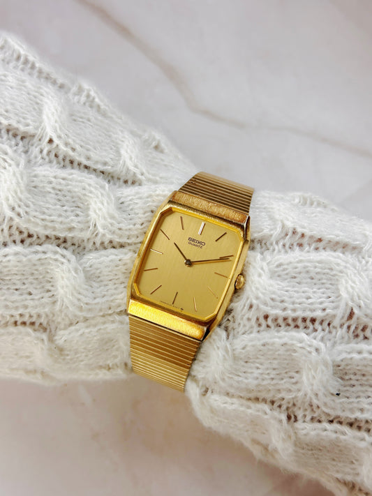 Seiko Quartz Gold-Tone Vintage Watch – Textured Bracelet – Classic Minimalist Style