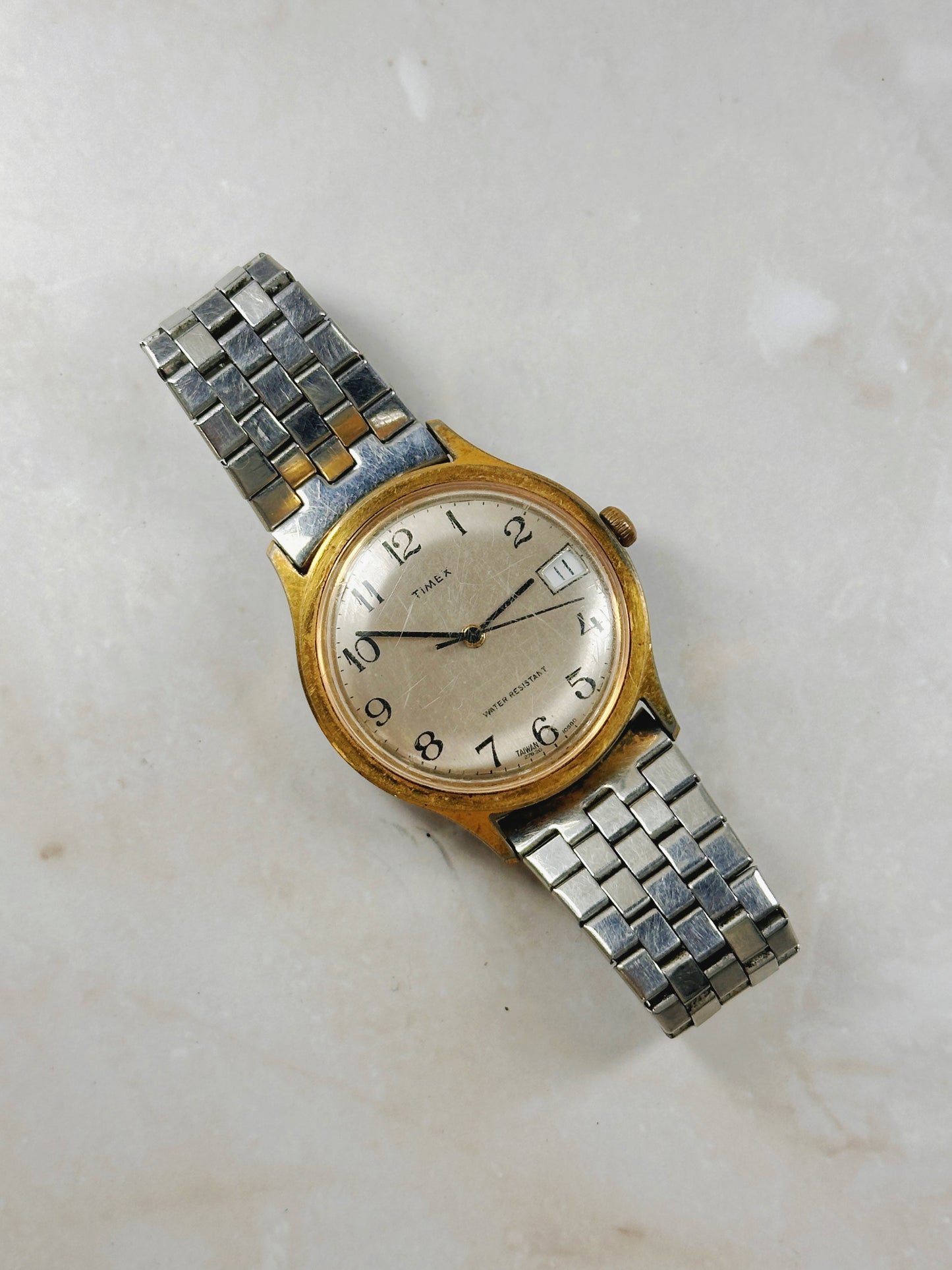 Timex Water Resistant Watch – Date – Gold Tone Case – Vintage – New Battery